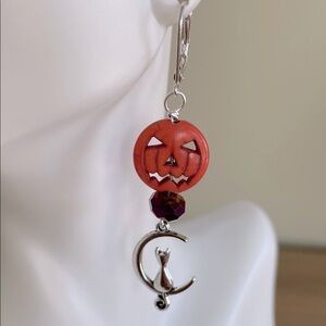 HAND CRAFTED HALLOWEEN CAT EARRINGS Orange Jack O’Lantern Silver Moon Cat Purple